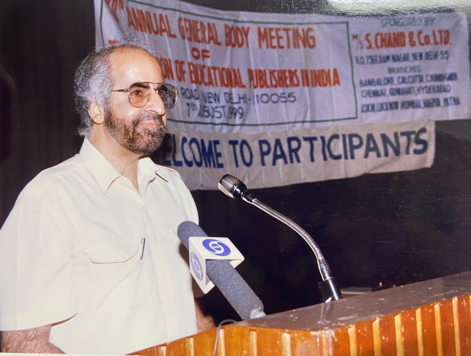 Prof. Dhillon speaking at the FEPI Annual General Body Meeting, 1999